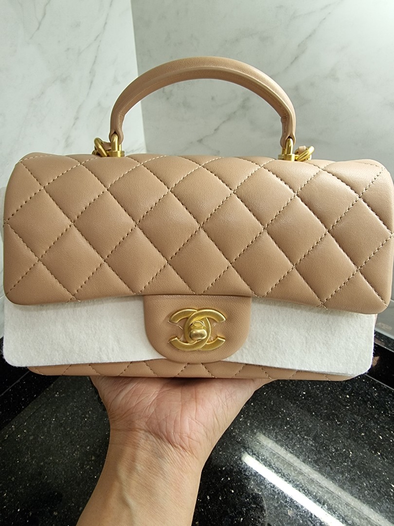 🦄💖Chanel 21A Mini Top Handle (Grey, Lambskin) (Non-nego), Luxury, Bags &  Wallets on Carousell