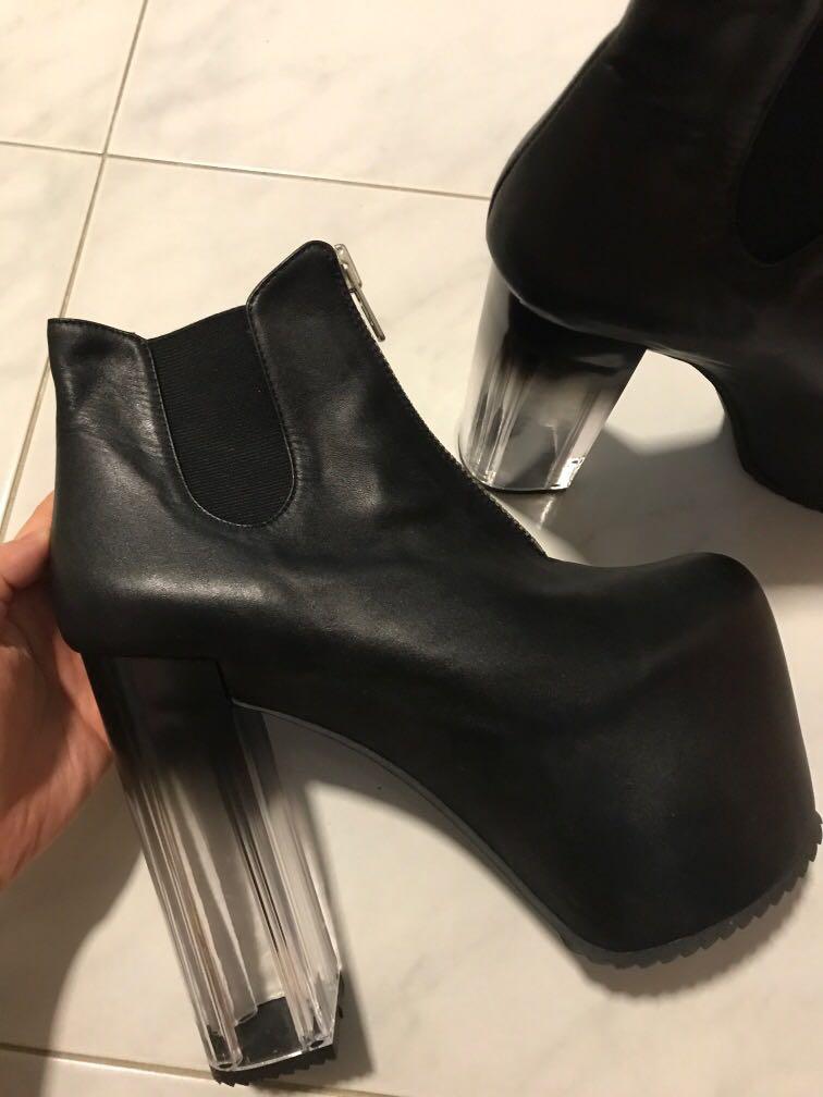 Unif das boot top