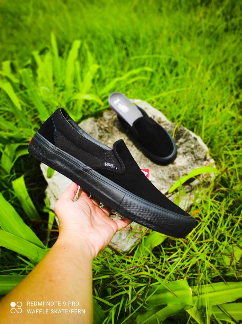 Triple black slip outlet on vans