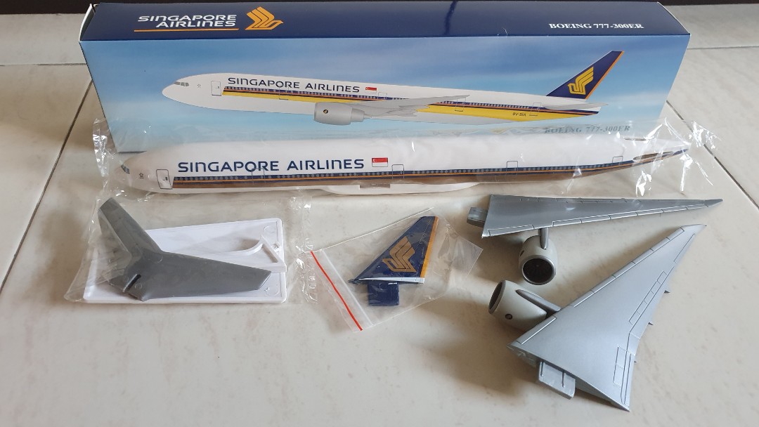 1200 scale Singapore Airlines plastic models for sale, Hobbies & Toys