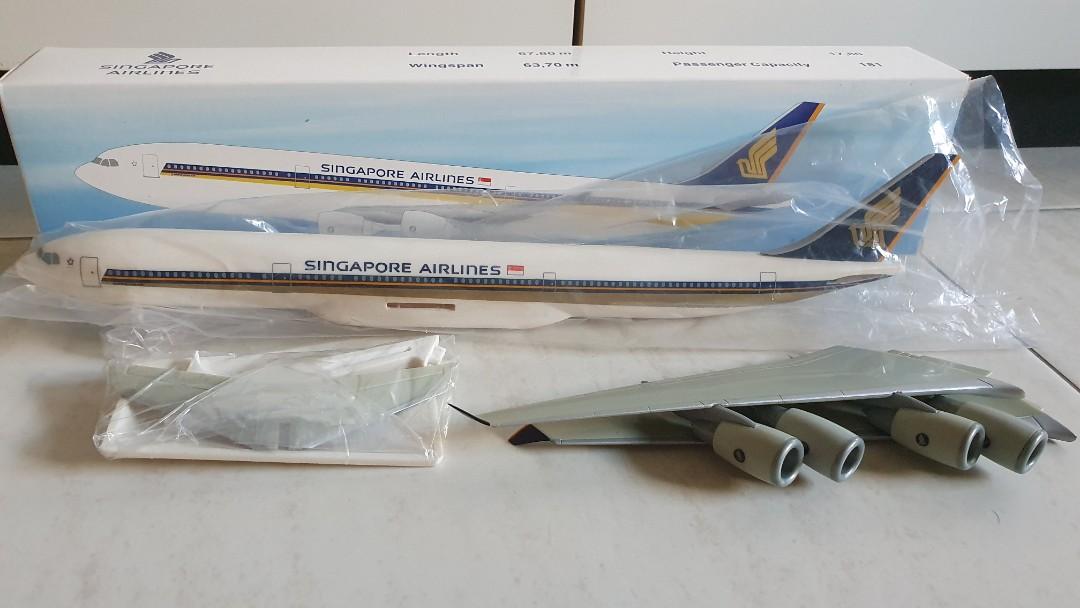 1200 scale Singapore Airlines plastic models for sale, Hobbies & Toys