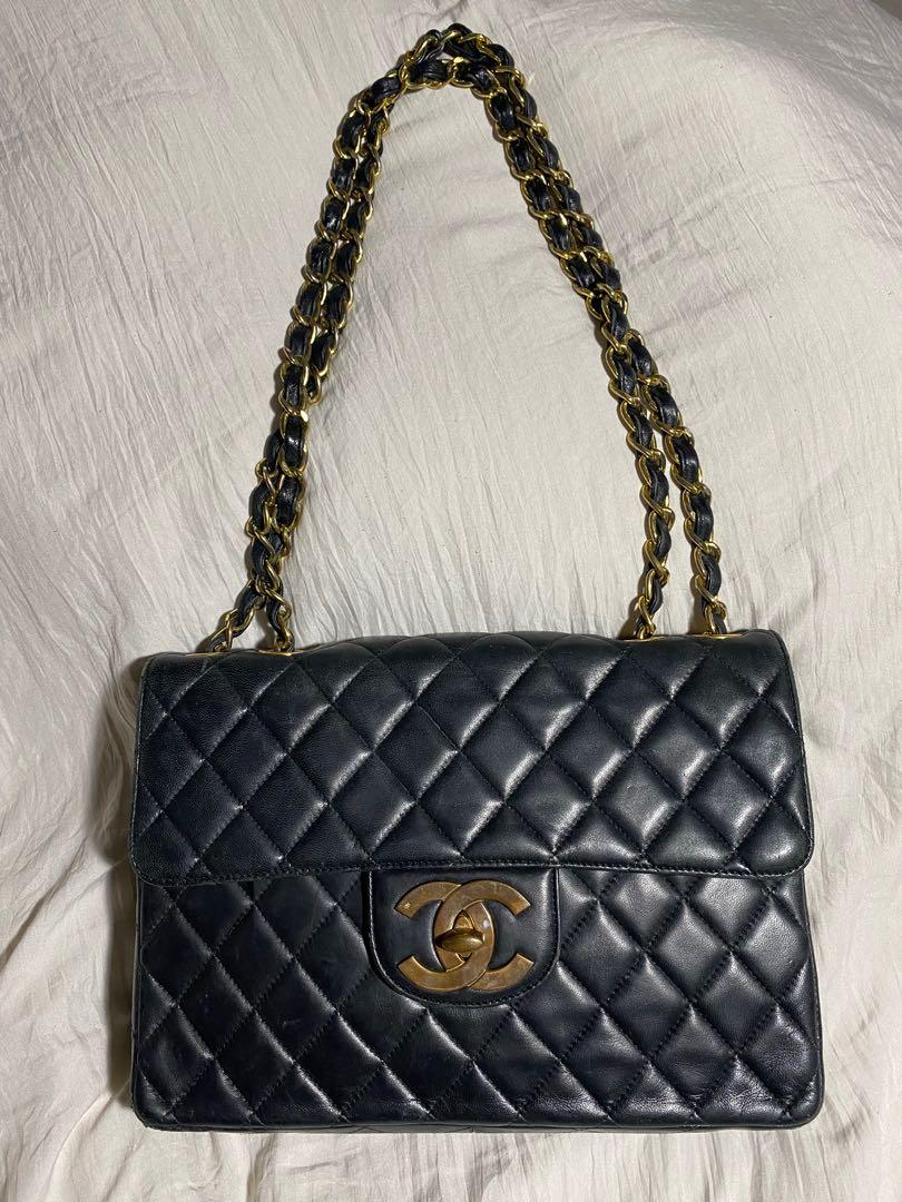 Authentic Vintage Jumbo Flap (Category: Luxury Bags & Wallets) located in Cebu City. Submitted by shyfatares (Listing ID 1095876437, Image 1). Description: Flaw is due to humidity Lambskin .