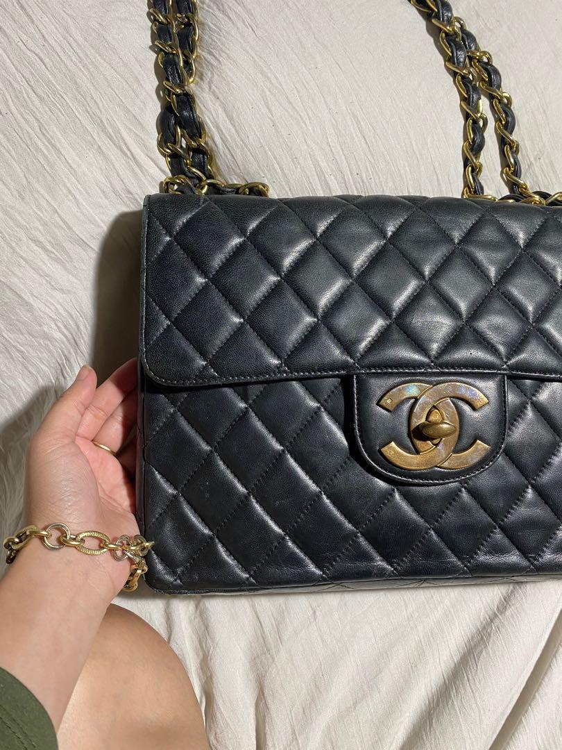 Authentic Vintage Jumbo Flap (Category: Luxury Bags & Wallets) located in Cebu City. Submitted by shyfatares (Listing ID 1095876437, Image 2). Description: Flaw is due to humidity Lambskin .