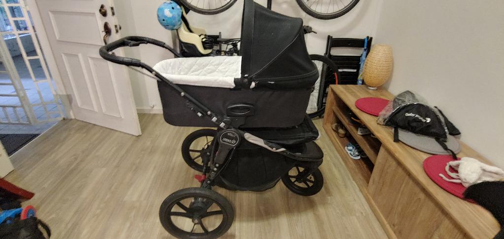 Baby jogger deluxe 2025 pram bassinet