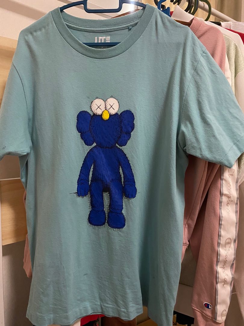 Baju Kaws Uniqlo, Men's Fashion, Tops 