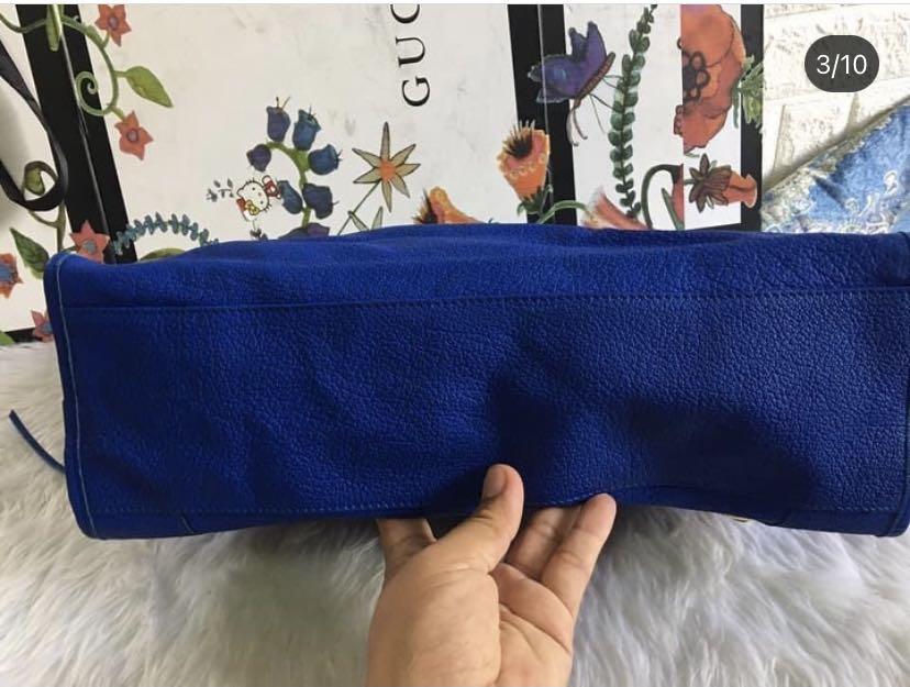 Balenciaga (Category: Luxury Bags & Wallets) located in Quezon City. Submitted by flamingo28pink (Listing ID 1095897421, Image 3). Description: Selling my preloved balenciaga very elegant and gold hardware no issue I bought it online 15k I sell it for cheaper price. RFS decluttering I have a lot of bags and sometimes Naka stock lng sa cabinet hndi nagagamit. I can send you a lot of photo if you want. Sf c/o buyer.