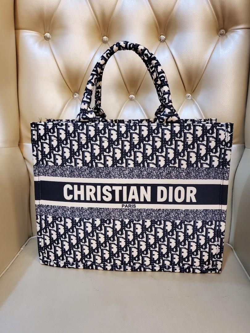 Dior tote size sales