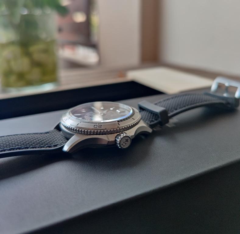 C60 sapphire 2025 black