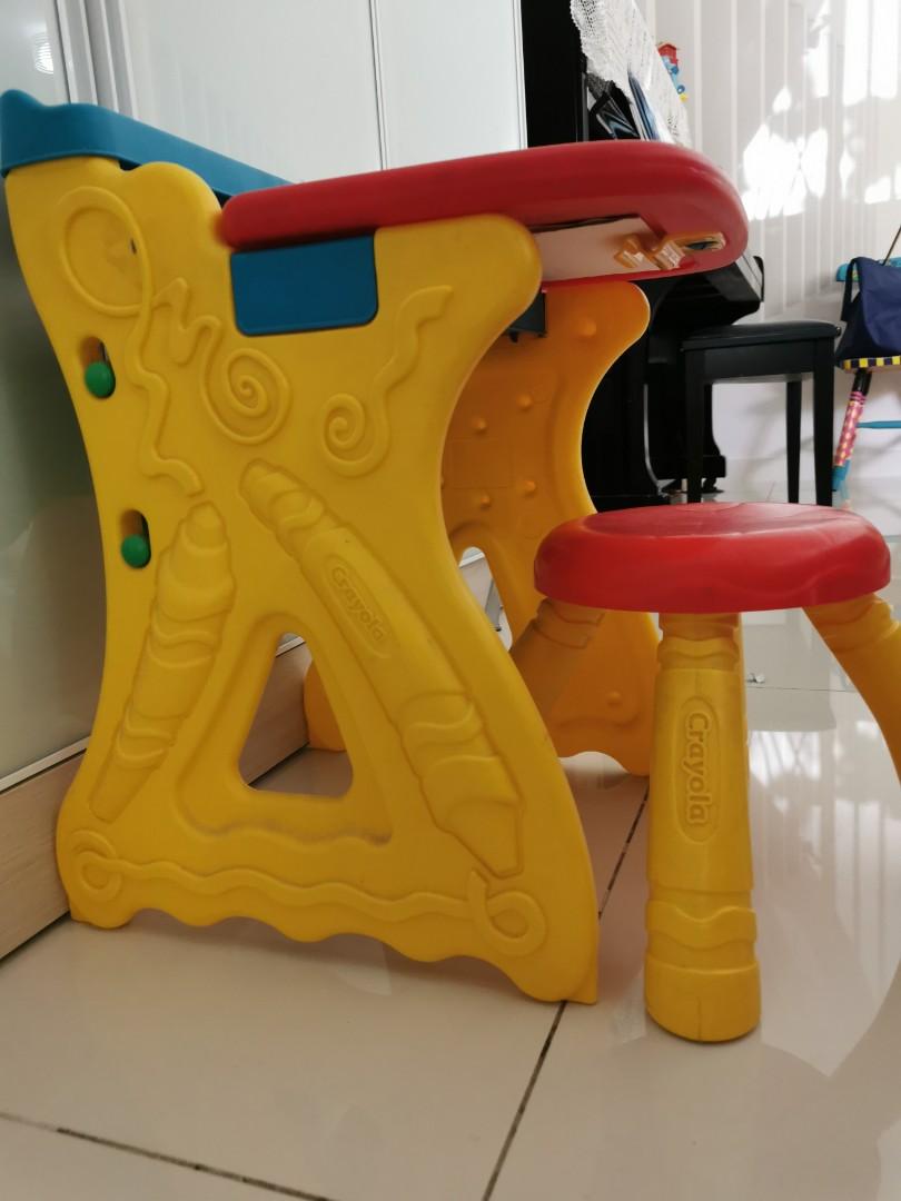 Crayola art store desk and chair