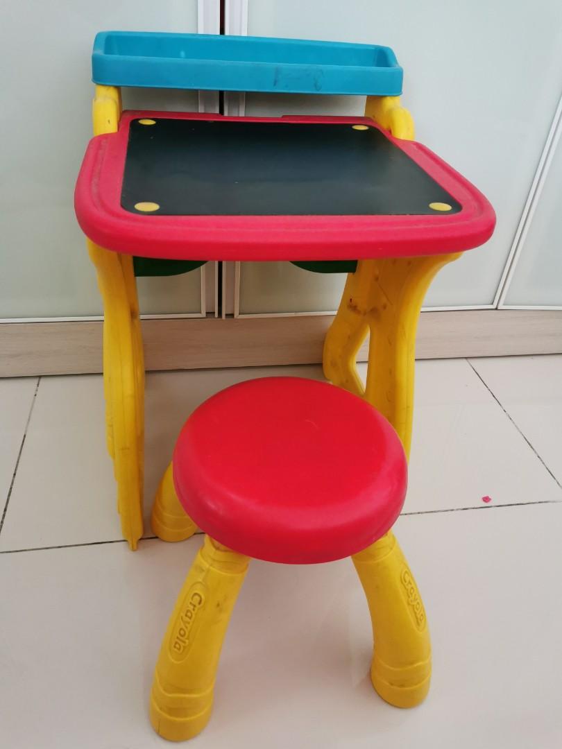 Crayola art discount desk and chair