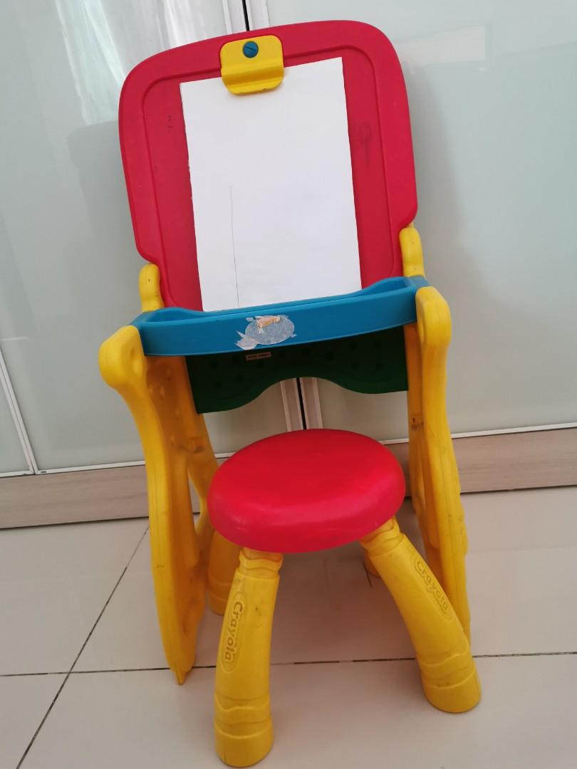 Crayola art desk and outlet chair