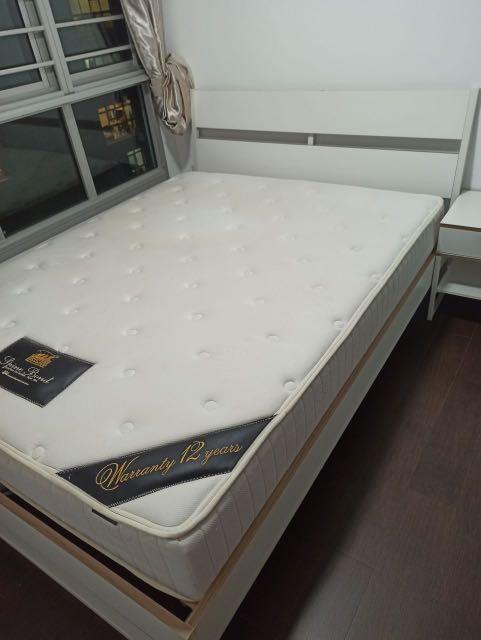 Full Set Queen Mattress Bed Frame, Are Full And Queen Bed Frames The Same