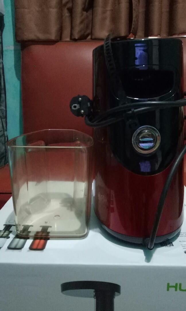 Hurom Second Slow Juicer Bekas Warna Merah, Kitchen & Appliances di