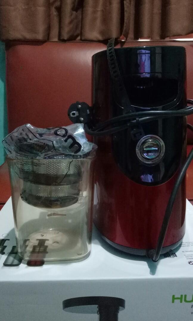 Hurom Second Slow Juicer Bekas Warna Merah, Kitchen & Appliances di