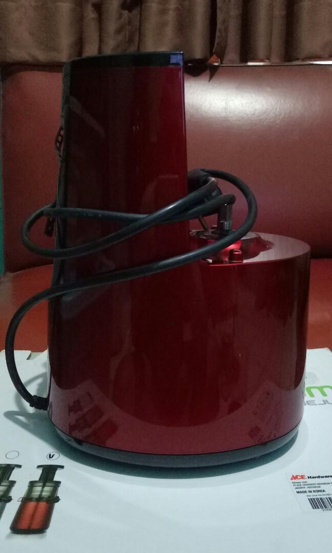 Hurom Second Slow Juicer Bekas Warna Merah, Kitchen & Appliances di