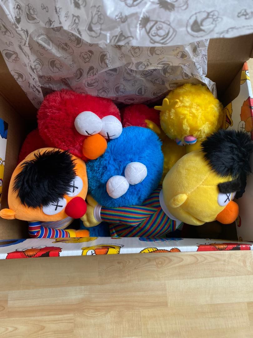 Brand new KAWS X SESAME STREET X UNIQLO PLUSH TOY COMPLETE SET