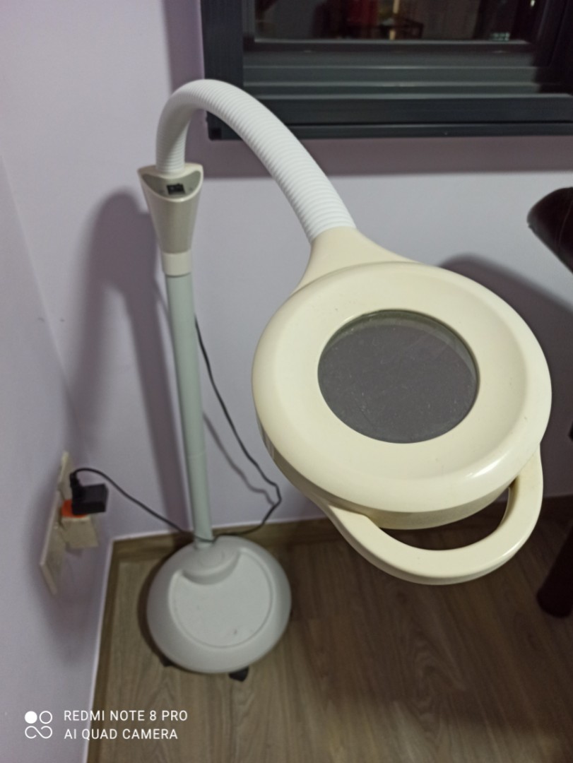 Light with Magnifying Glass, Beauty & Personal Care, Face, Face Care on