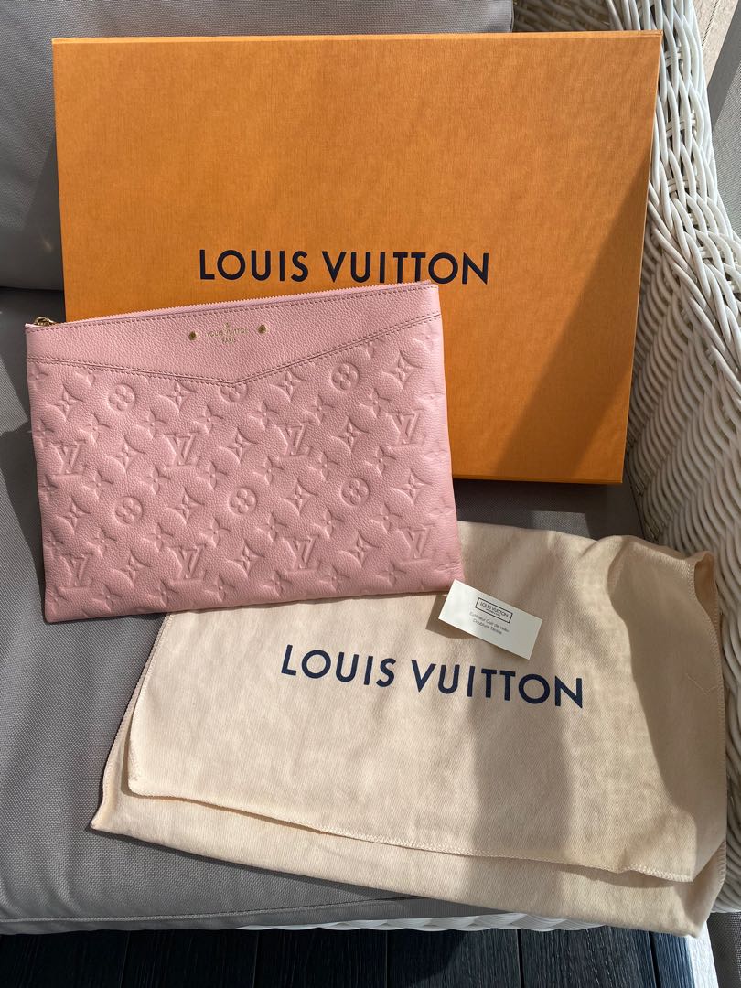 Like New Louis Vuitton Daily Pouch, Women's Fashion, Bags
