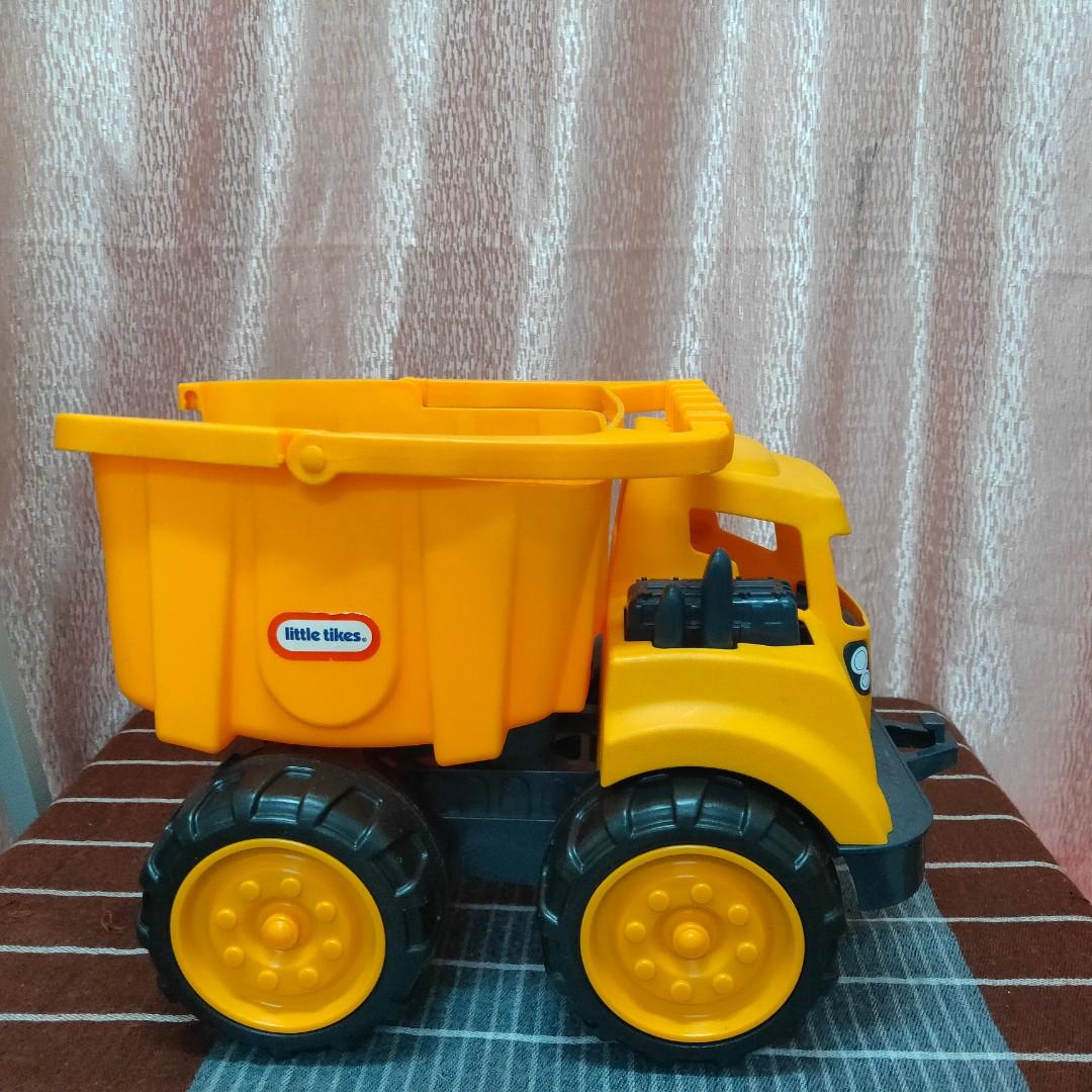 Little tikes best sale yellow dump truck