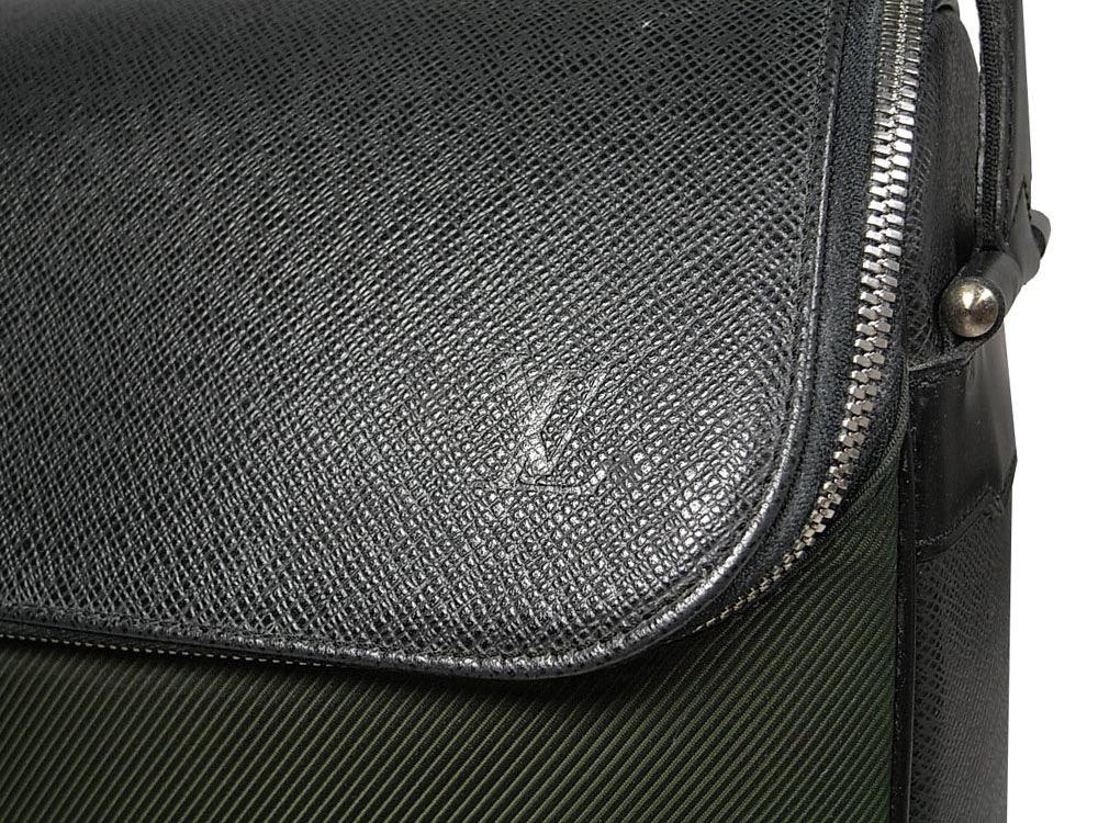 Louis Vuitton Taiga Taimyr Messenger Bag - Black Messenger Bags