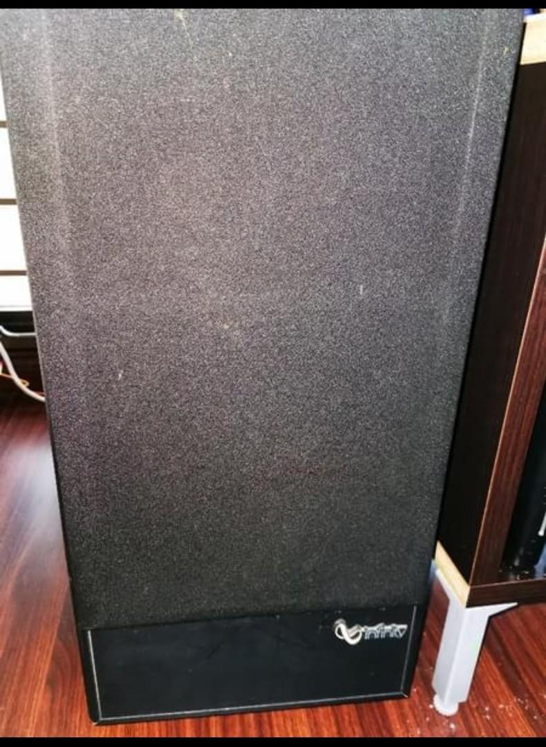 Pair of old infinity speakers Audio Soundbars Speakers