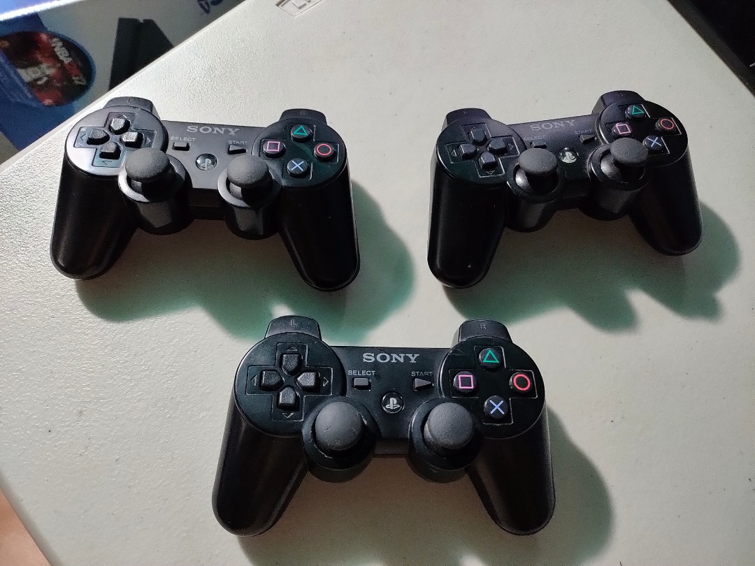PS3 CONTROLLER ORIG 2ND HAND GOOD CONDITION 700 EACH, Video Gaming