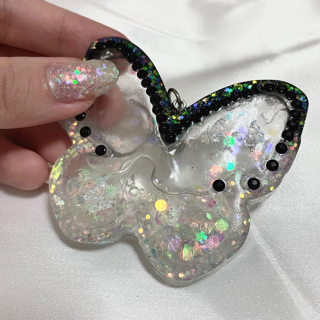 Resin butterfly shaker keychain, Women's Fashion, Watches