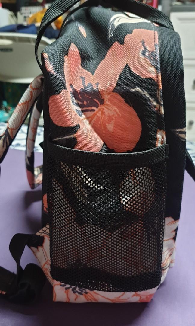 ROXY Mini Cooler BackPack (Category: Backpacks) located in Quezon City. Submitted by treasurebox1984 (Listing ID 1096061589, Image 2). Description: ✨PLEASE READ!!!✨✨ - Roxy Mini Cooler Backpack. - The strap length is only for children, but can be used as a mini cooler bag since there are handles 😊 - in Great Condition no hidden flaws or issues. 😊 - Super cute! Bought just last year but need to let it go to since i have alot of bags. 😔💜😔💜 - 