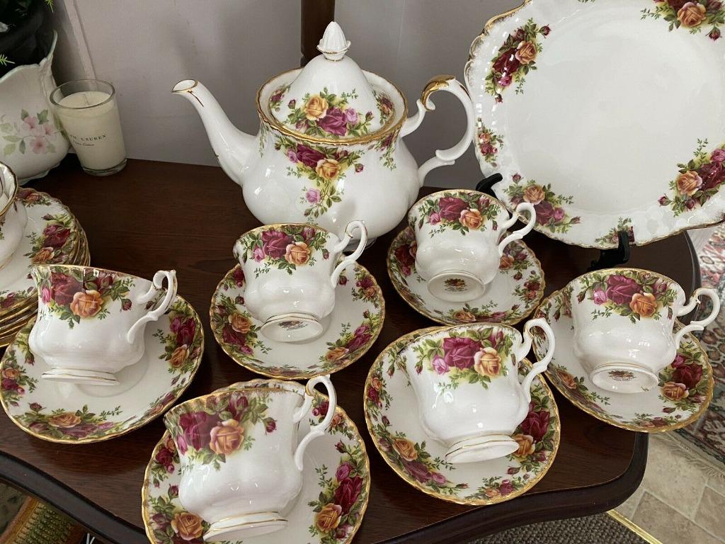 Royal albert old country roses tea set 22Pieces, Furniture & Home ...