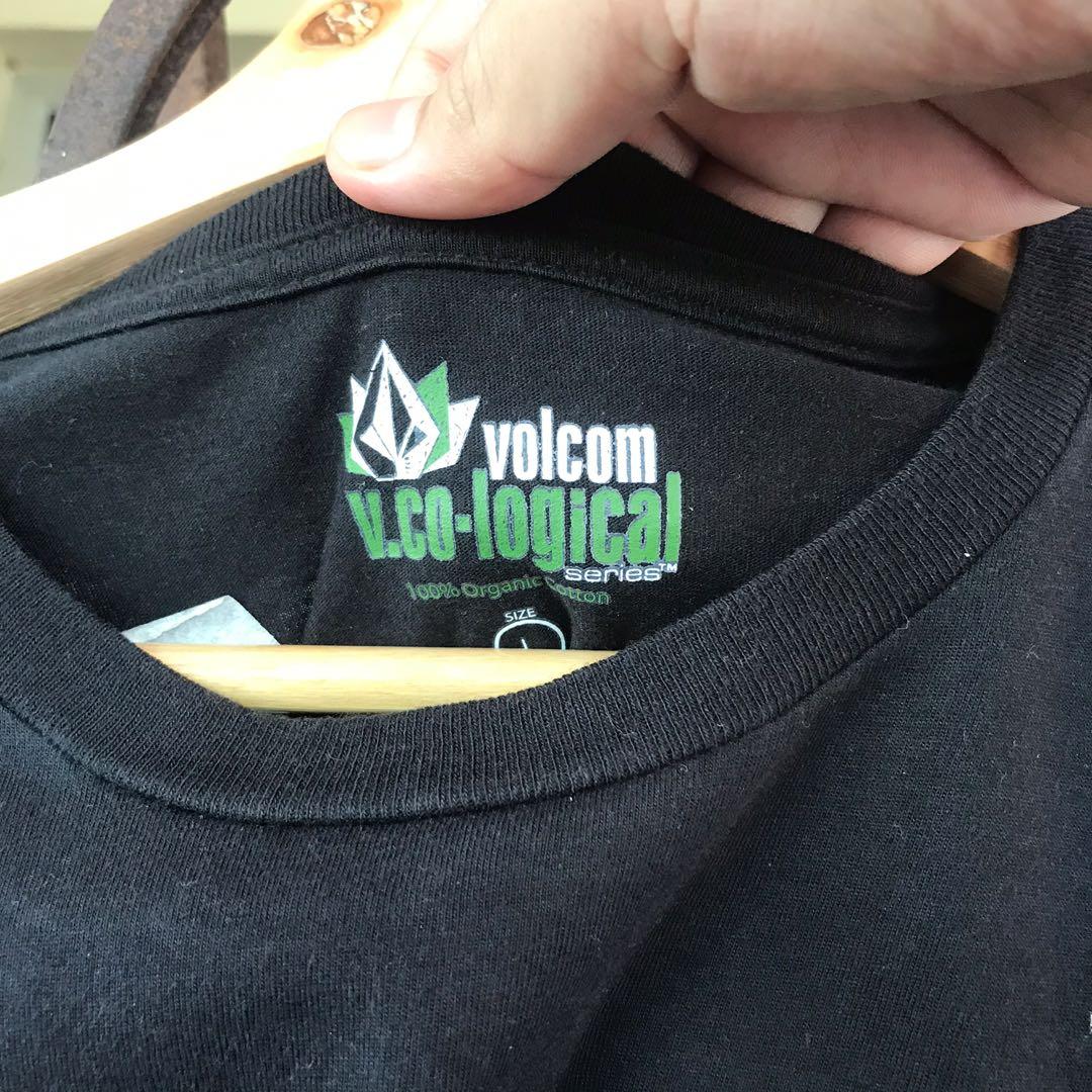 Volcom (Category: Tshirts & Polo Shirts) located in Sungai Petani. Submitted by afnyassir (Listing ID 1096059952, Image 3). Description: ‼️Volcom‼️ 📍21/28 📍condition like new 📍dm for more detail • dont forget follow my ig @chanstore.my • #bundlemalaya #bundleonline #vintagemalaysia.