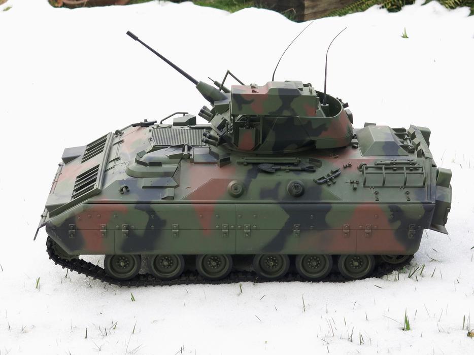21st CENTURY ULTIMATE SOLDIER 1/6 SCALE BRADLY M2 TANK - SUPER RARE ...