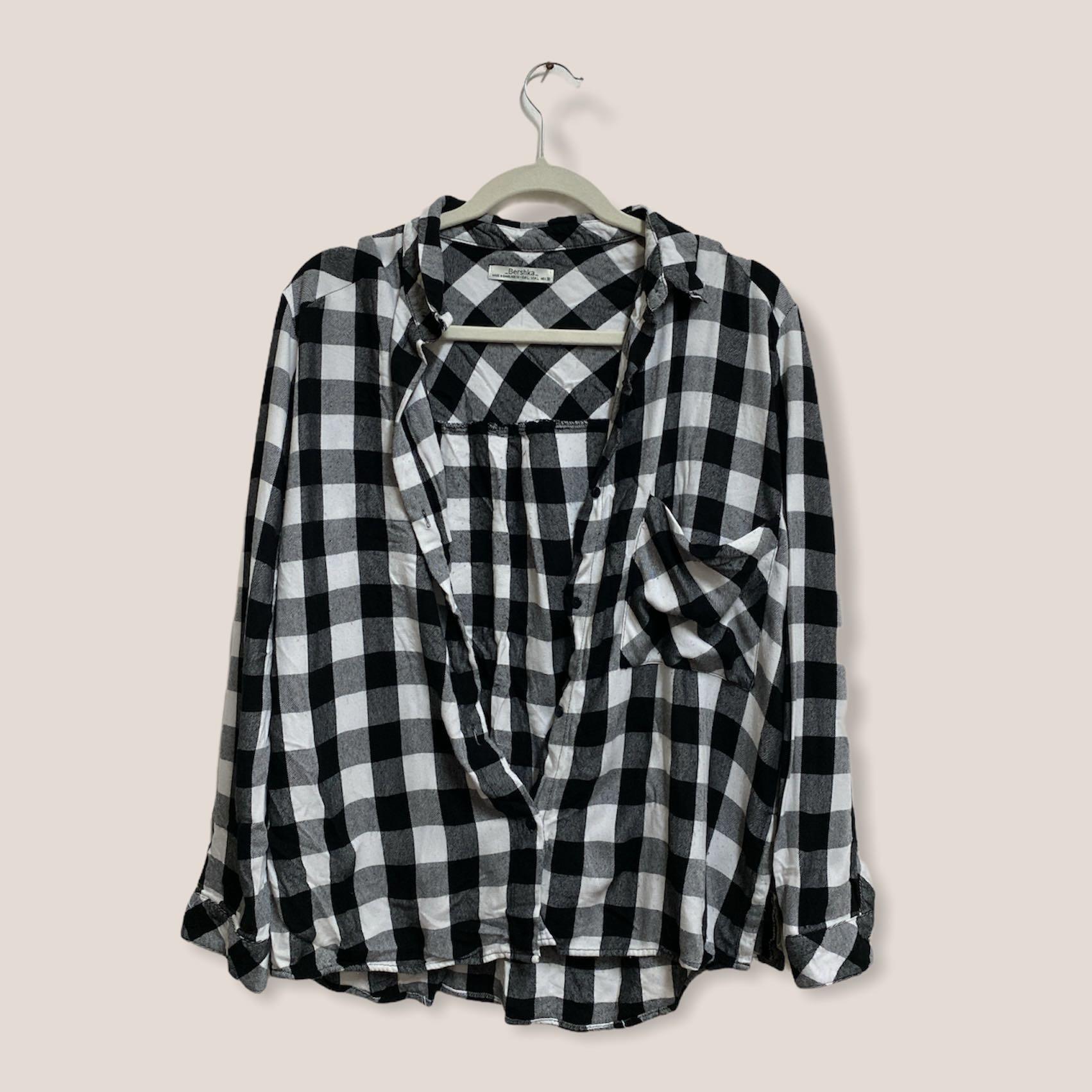 BERSHKA Checkered Flannel Plaid Polo (Category: Longsleeves) located in Angeles City. Submitted by chaqi (Listing ID 1096206699, Image 1). Description: ✨ decluttering sale ✨ BERSHKA Checkered Flannel black and white plaid polo flaws: loose thread on the left collar giving it a distressed look.