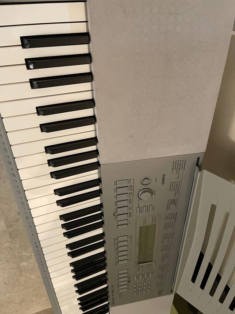 Casio Keyboard WK 225 (watch video) (Free stand), Hobbies & Toys