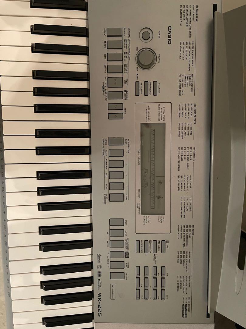 Casio Keyboard WK 225 (watch video) (Free stand), Hobbies & Toys