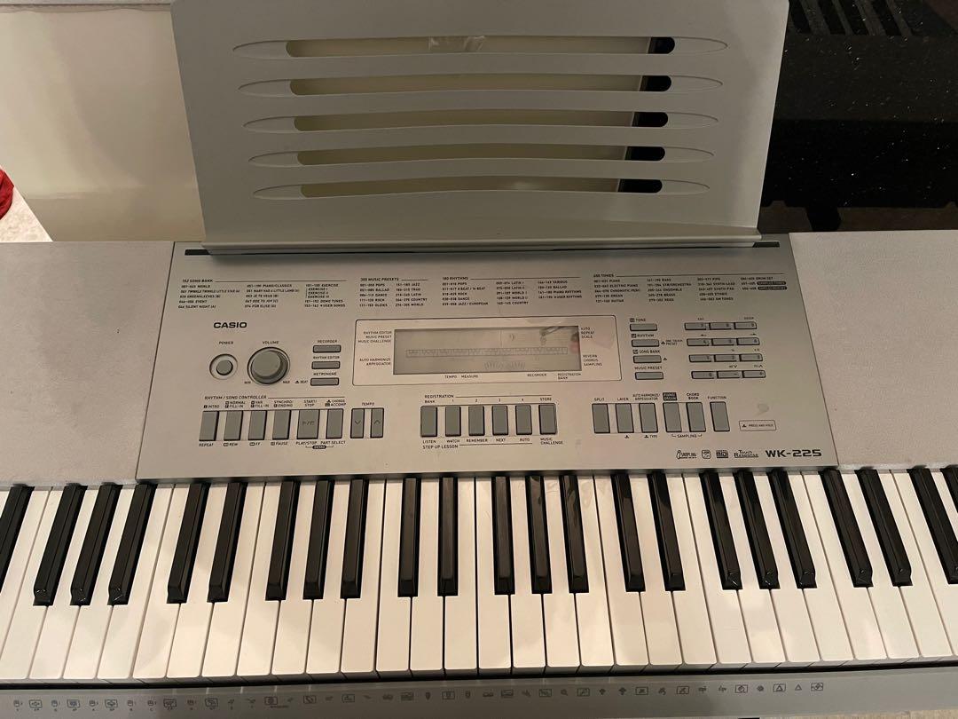 Casio Keyboard WK 225 (watch video) (Free stand), Hobbies & Toys