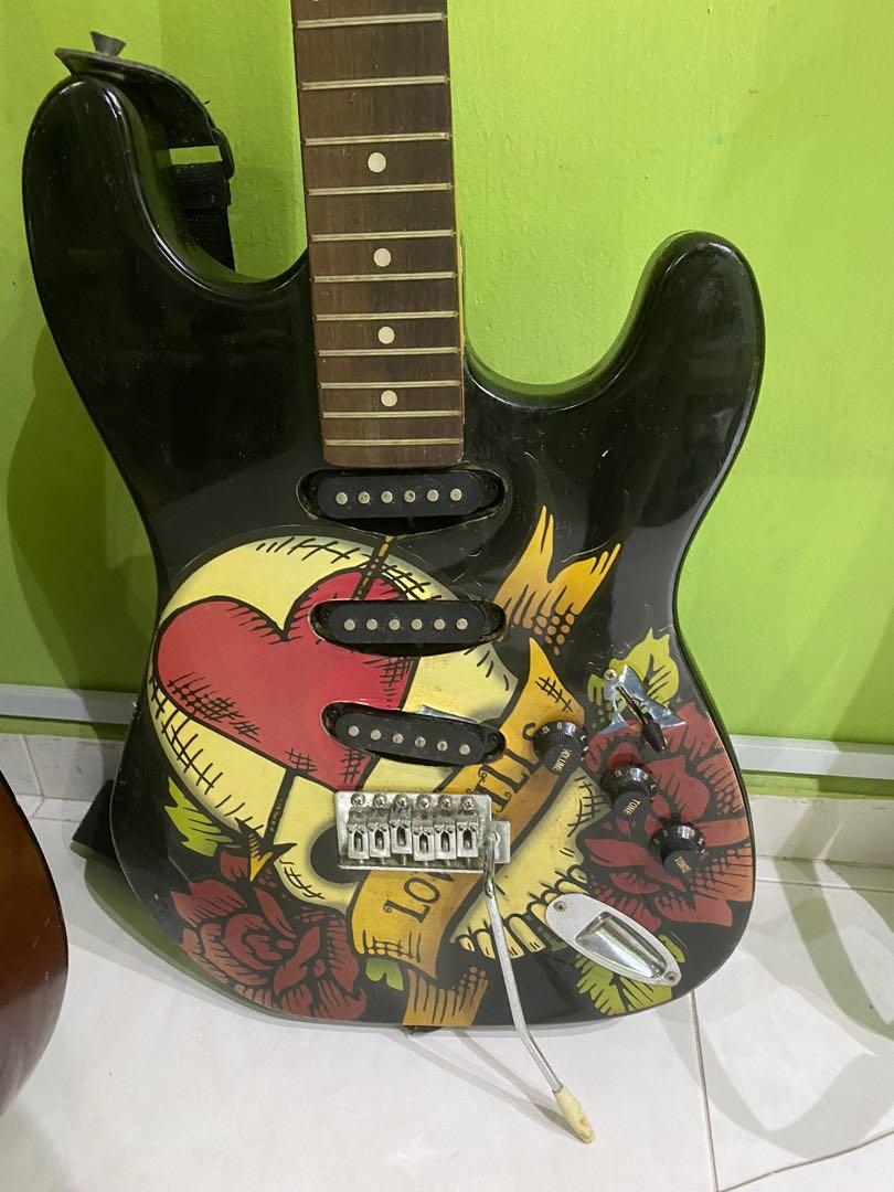Cheapest! Yamaha C40 & electric guitar, Hobbies & Toys, Music & Media