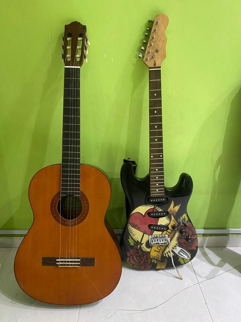 Cheapest! Yamaha C40 & electric guitar, Hobbies & Toys, Music & Media