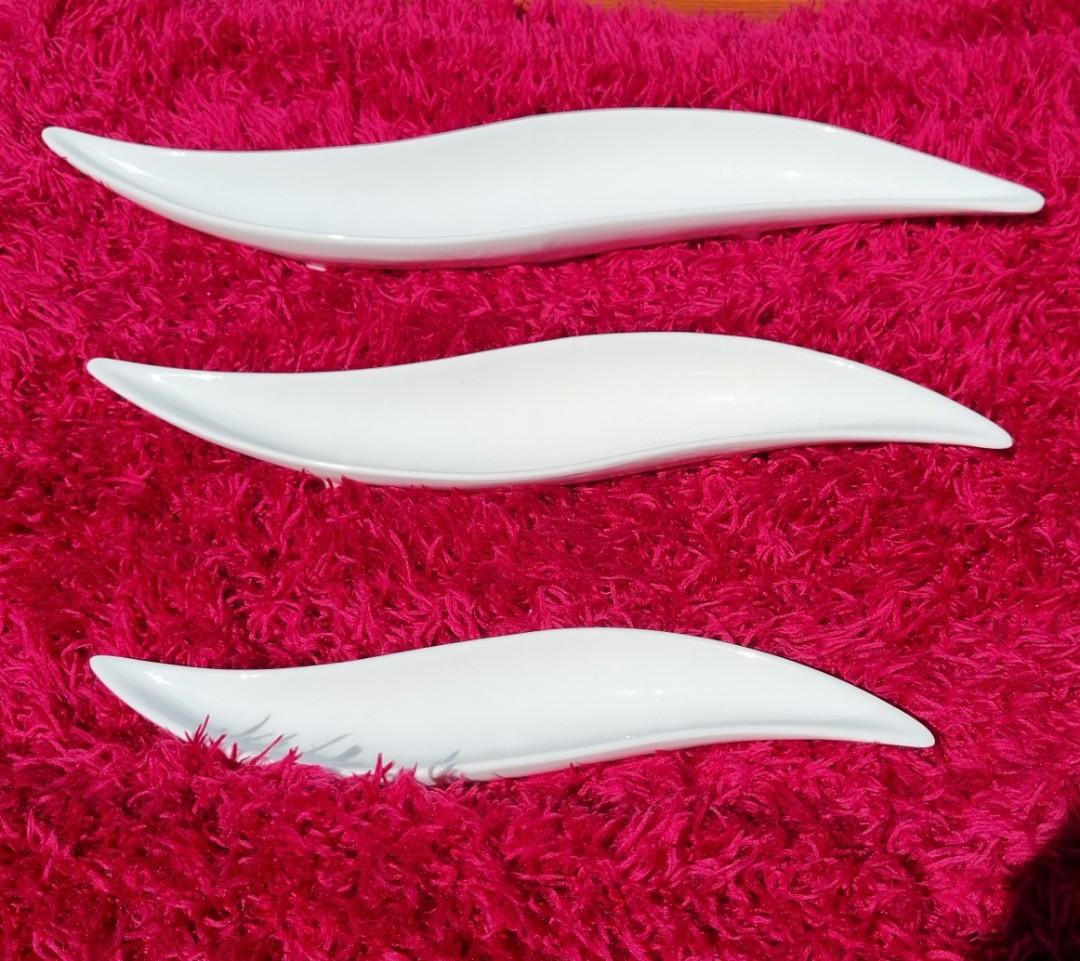 Condiments Tray Set (Category: Other Kitchenware & Tableware) located in Makati City. Submitted by vanammryrose (Listing ID 1096286611, Image 1). Description: Glam up your table with this stylish dip/condiments serving dish set! Follow us @plateobsessions IG account. :).