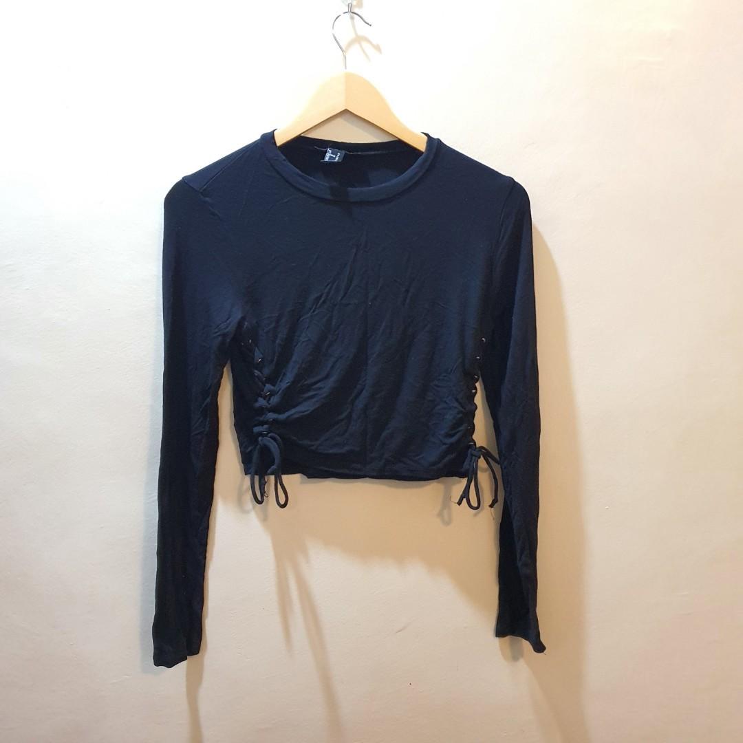 Forever21 Black Crop Top Long Sleeves (Category: Longsleeves) located in Angeles City. Submitted by declutt.rwithme (Listing ID 1096267880, Image 2). Description: never worn pero nalabhan na to no flaws stretchable bought this in US.