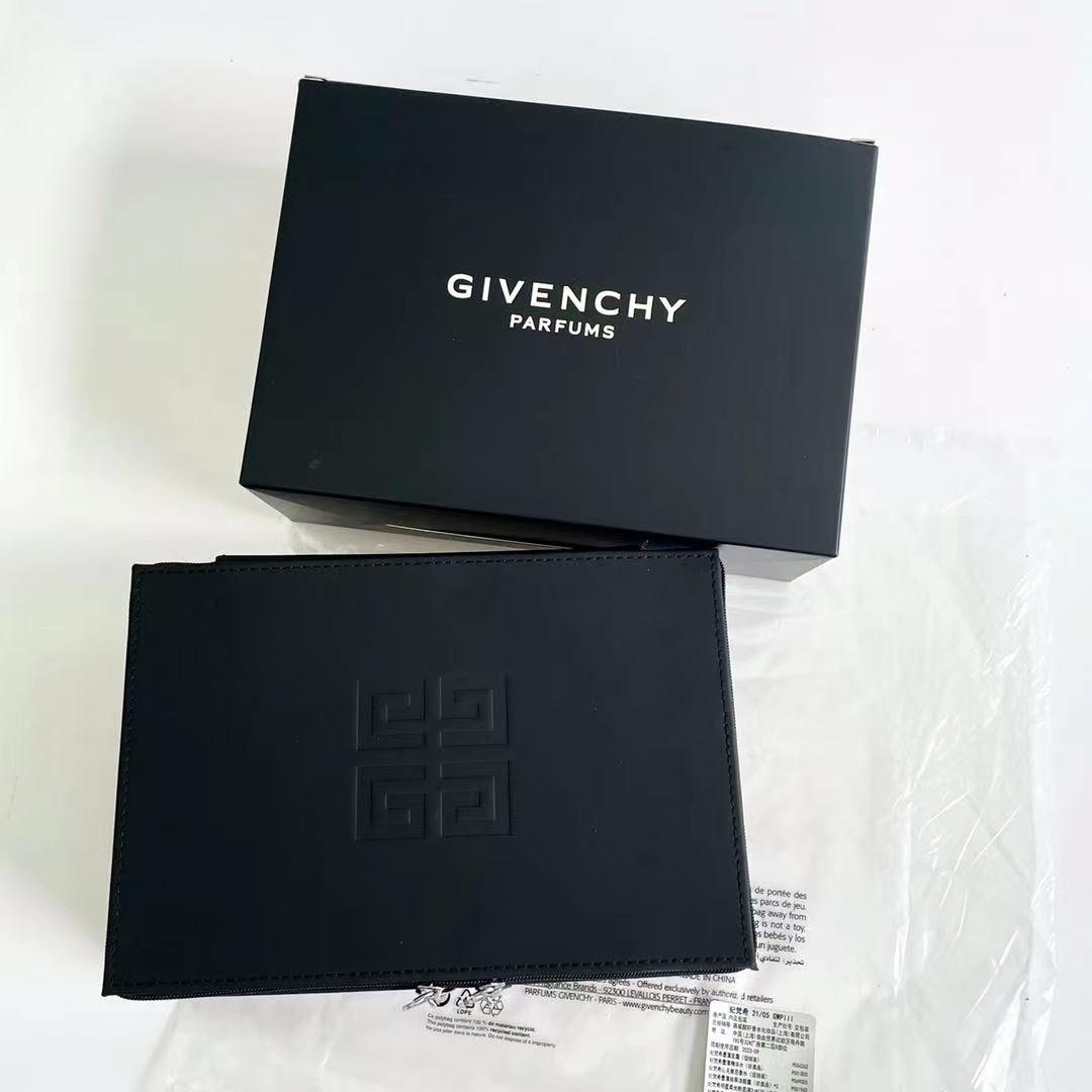 Givenchy 黑色化妝箱（內含索袋）, 女裝, 手袋及銀包, 長銀包- Carousell