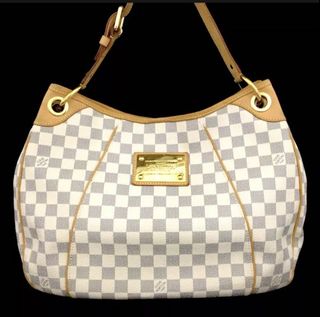 (Category: ) located in . Submitted by vintagetreasures (Listing ID 1096232351, Image 1). Description: .
