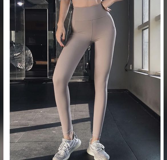 Moving Peach Leggings/Yoga Pants/Tights 