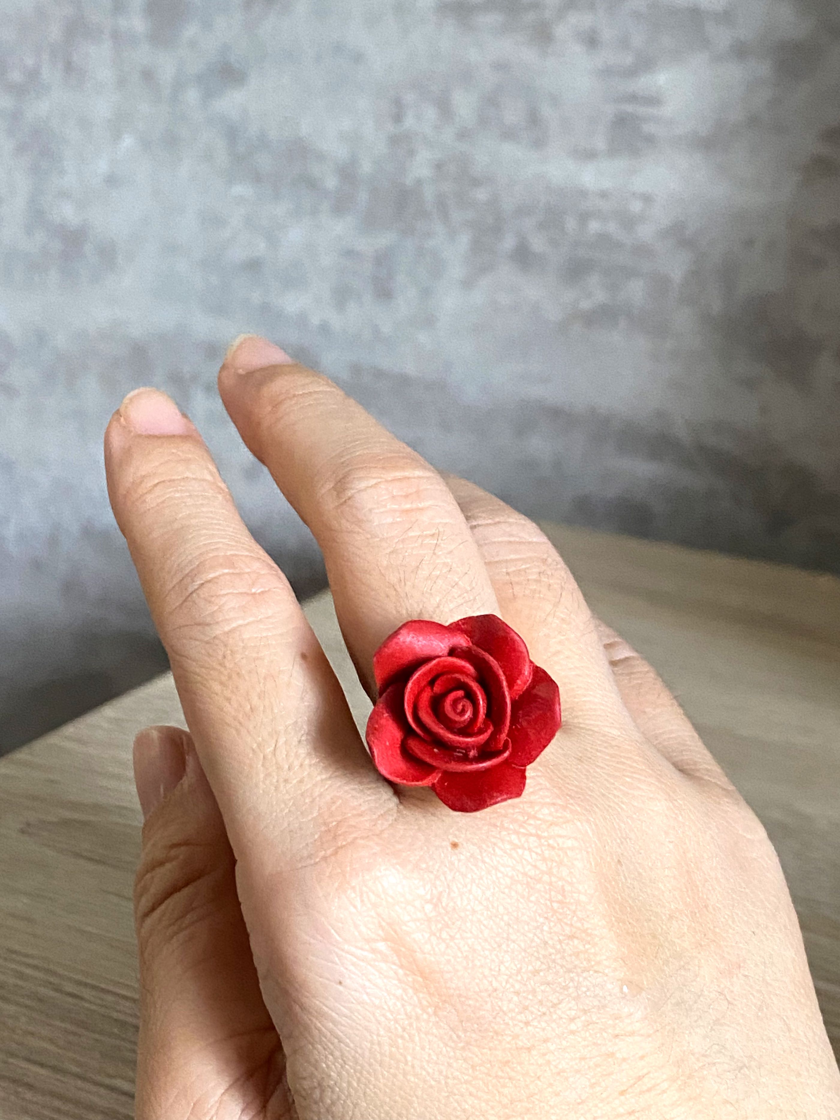Plastic rose ring discount