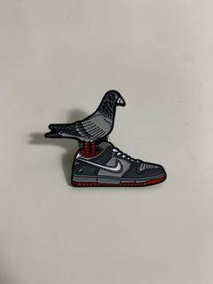 Nike Dunk SB Staple NYC Pigeon Pin