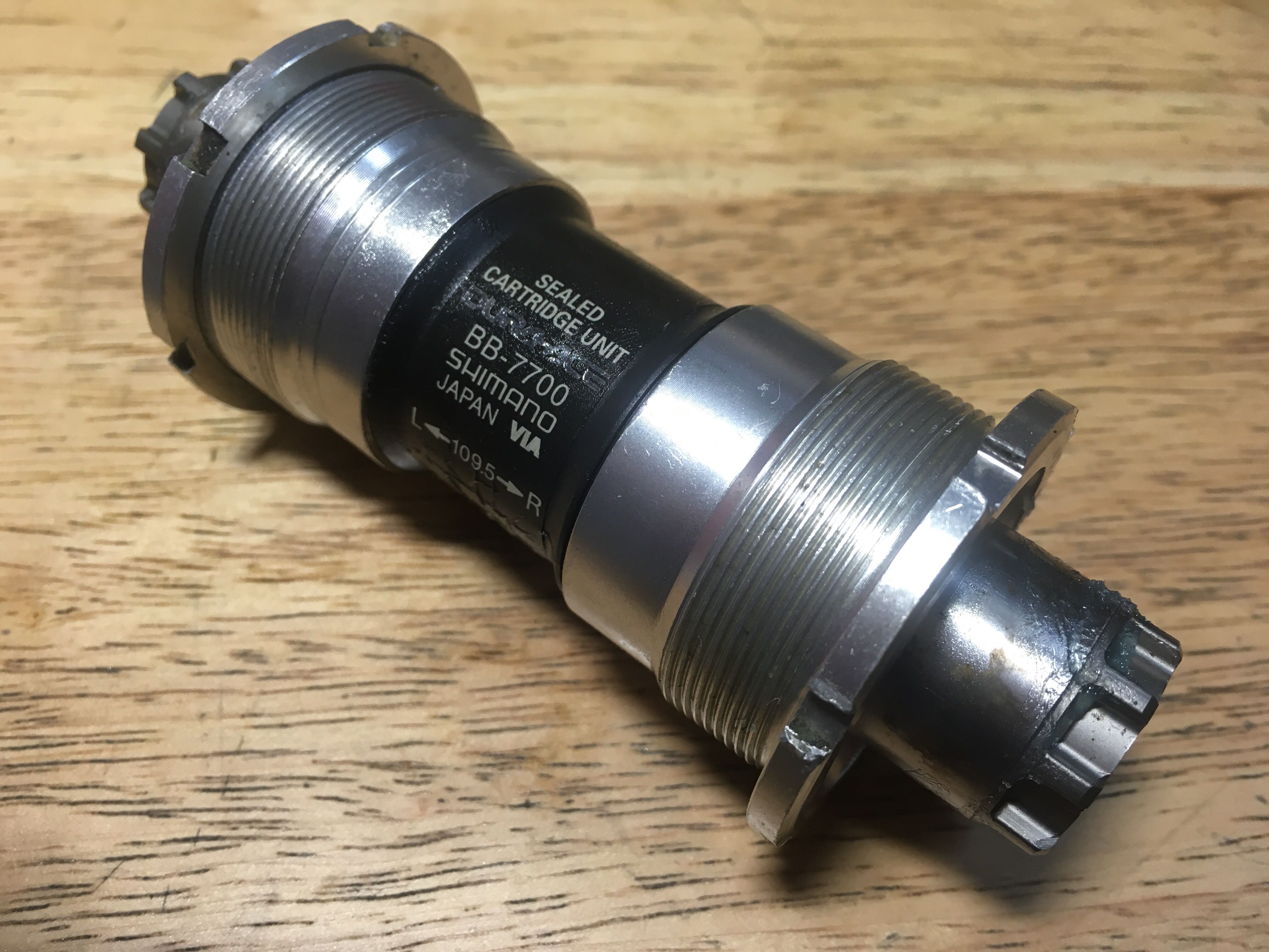 Boîtier De Pédalier Shimano Dura Ace BB-7700 – Octalink 109.5 Mm – Filetage Anglais 68 Mm