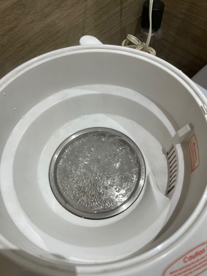 Sterilizer looney tunes (Category: Breastfeeding & Bottle Feeding) located in Manila. Submitted by zhenith (Listing ID 1096138965, Image 2). Description: .