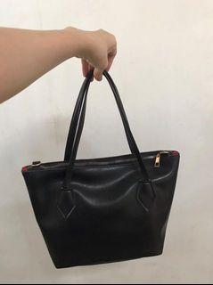 Tas hitam medium