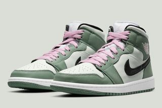 (Category: ) located in . Submitted by hellosnkrs8 (Listing ID 1096277810, Image 1). Description: .