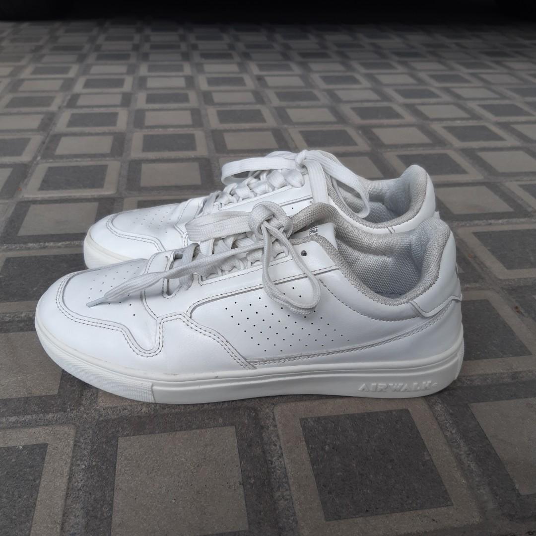 Sneakers putih hotsell airwalk