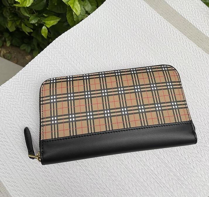 Burberry 40778531 Small Scale Check And Leather Ziparound Wallet